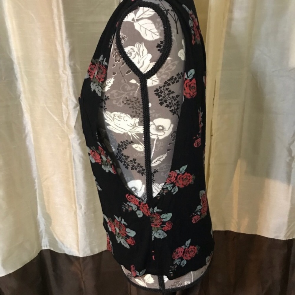 Floral pocket muscle tank